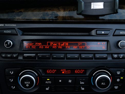 Used 2011 BMW 135i Convertible w/ Premium Pkg image 34