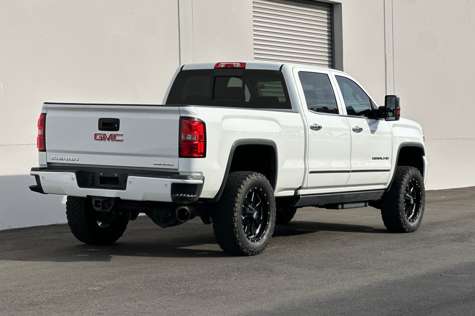 Used 2016 GMC Sierra 2500 Denali w/ Duramax Plus Package AWD/4WD image 4