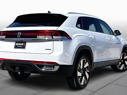 Used 2024 Volkswagen Atlas Cross Sport SE w/ Panoramic Sunroof Package image 13