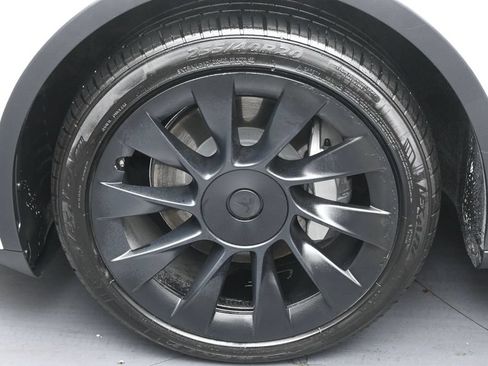 Used 2023 Tesla Model Y Long Range AWD/4WD image 34