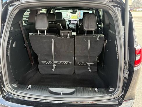 Used 2025 Chrysler Pacifica Limited image 22