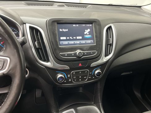Used 2018 Chevrolet Equinox LT AWD/4WD image 16