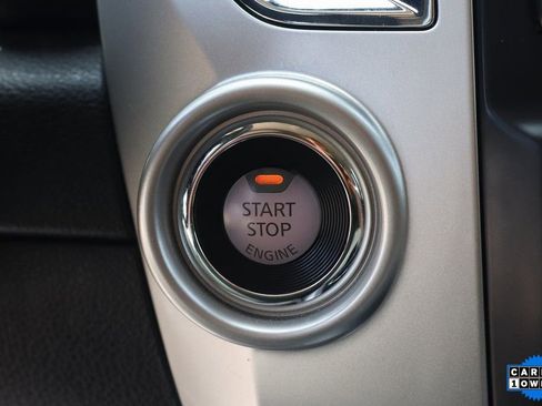 Used 2020 Nissan Titan SV w/ SV Convenience Package image 34