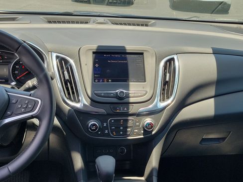 Used 2022 Chevrolet Equinox LT FWD image 17