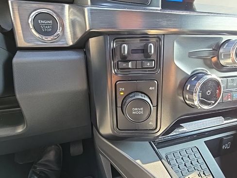 Used 2025 Ford F250 Lariat AWD/4WD image 19