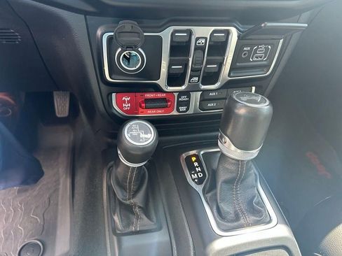 Used 2022 Jeep Wrangler Unlimited Rubicon w/ Xtreme Recon 35" Tire Package image 12