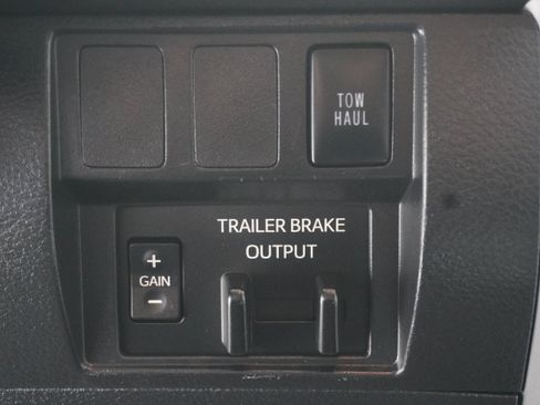 Used 2020 Toyota Tundra SR5 w/ SR5 Leather Package AWD/4WD image 24