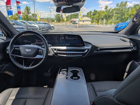 Used 2024 Cadillac Lyriq Luxury AWD/4WD image 11