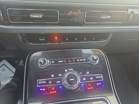 Used 2022 Lincoln Nautilus Reserve w/ Equipment Group 202A image 13