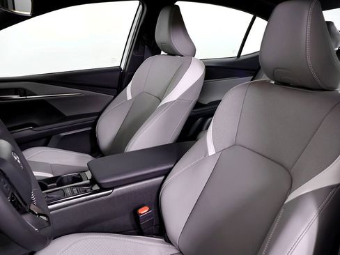 Used 2025 Toyota Camry SE AWD/4WD image 24