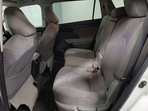 Used 2023 Toyota Highlander LE image 23