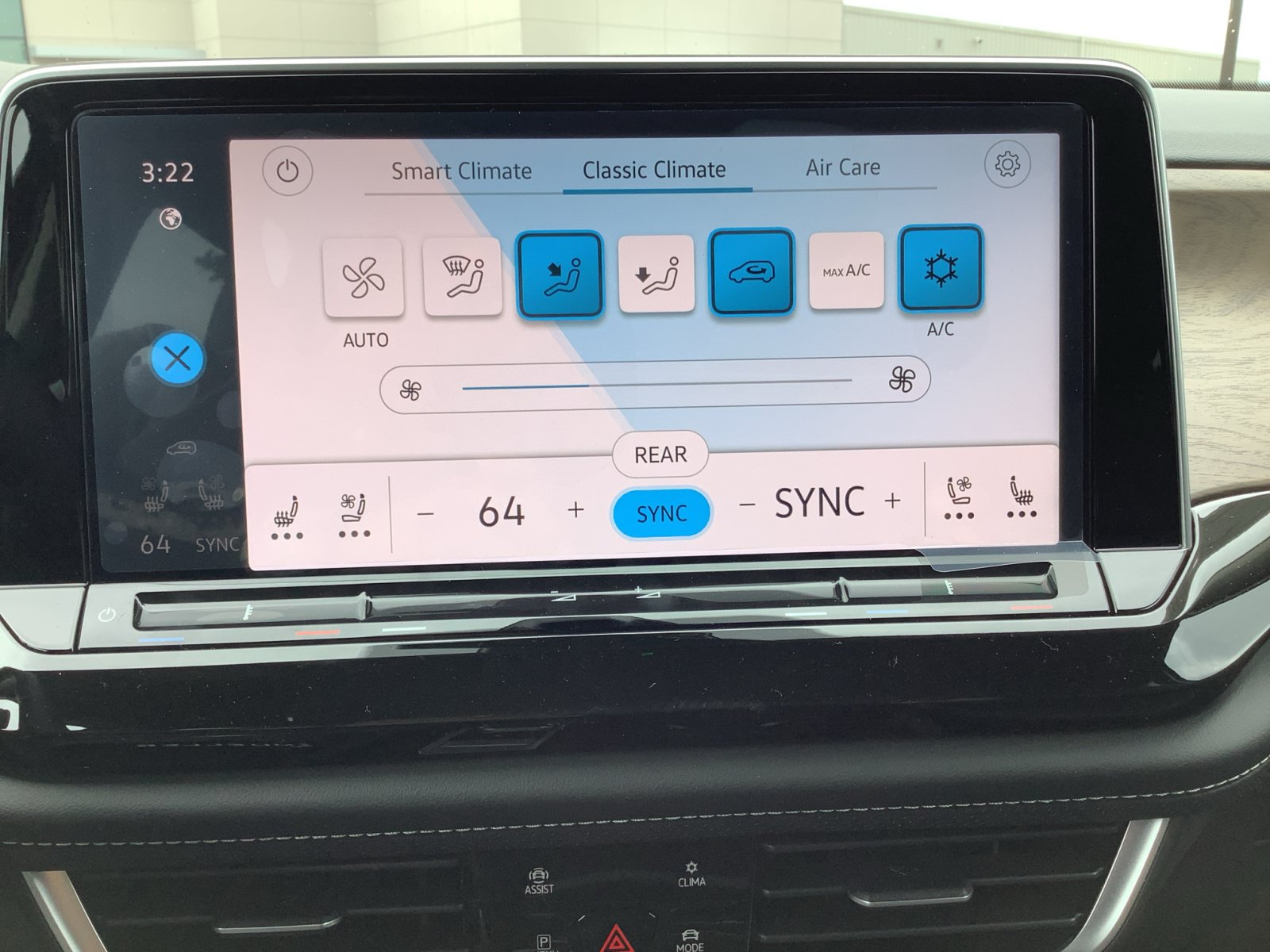 New 2025 Volkswagen Atlas SE FWD image 18