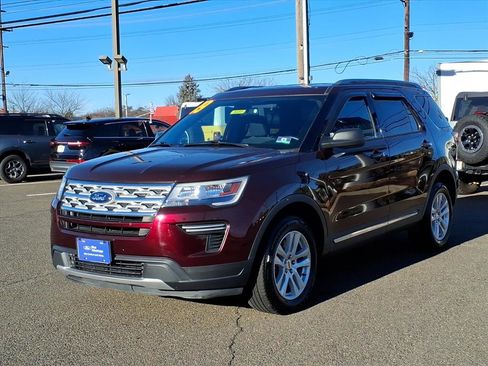 Certified 2019 Ford Explorer XLT image 3