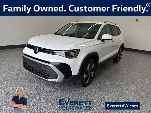 New 2026 Volkswagen Taos SE AWD/4WD image 1