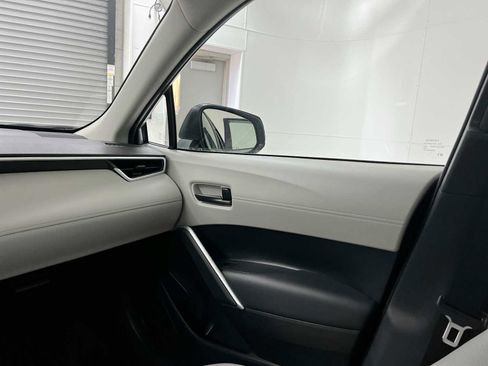 Used 2022 Toyota Corolla Cross L AWD/4WD image 11