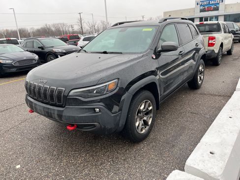 Used 2019 Jeep Cherokee Trailhawk w/ Cold Weather Group image 3