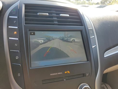 Used 2017 Lincoln MKC Premiere image 25