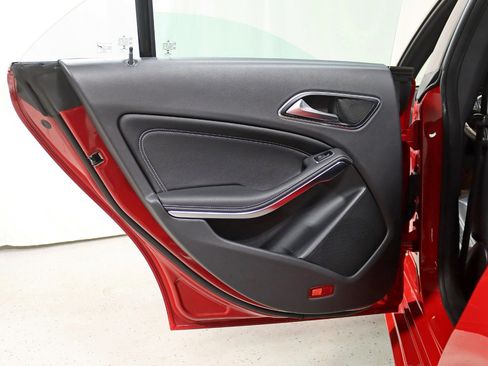 Used 2015 Mercedes-Benz CLA 250 4MATIC image 33