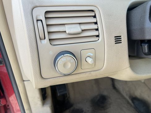 Used 2007 Buick Lucerne CXL image 16