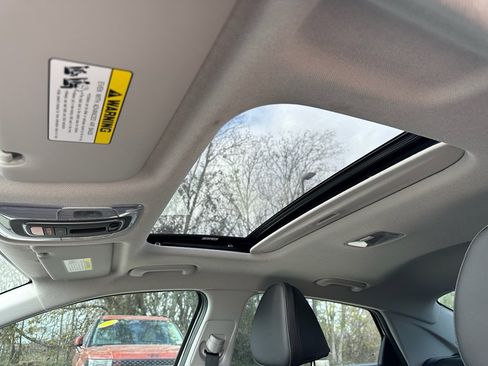 Used 2024 Hyundai Elantra Limited image 12