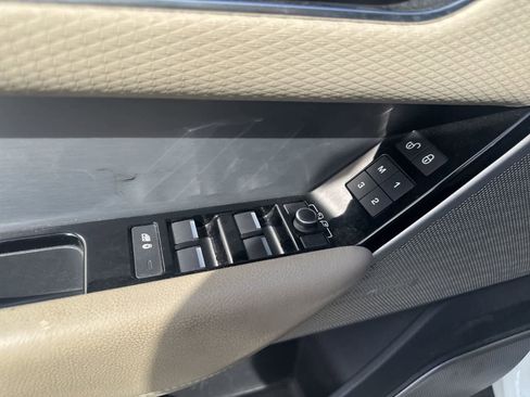 Used 2018 Land Rover Range Rover Velar R-Dynamic SE image 18