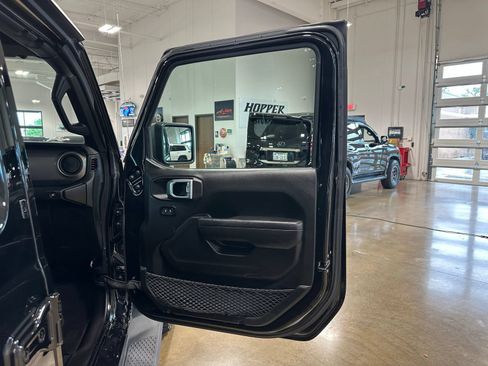 Used 2022 Jeep Gladiator Sport AWD/4WD image 40