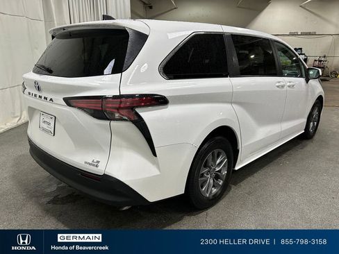 Used 2022 Toyota Sienna LE FWD image 8