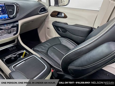 Used 2021 Chrysler Pacifica Limited w/ Premium & Safety Sphere Group image 25