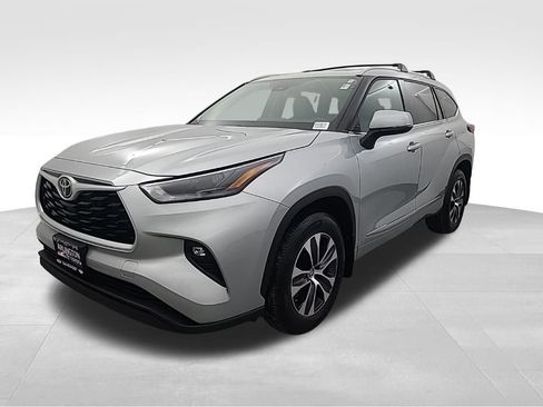 Used 2022 Toyota Highlander XLE image 8