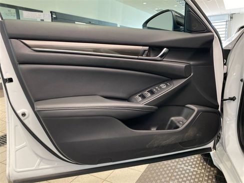 Used 2022 Honda Accord Sport image 12