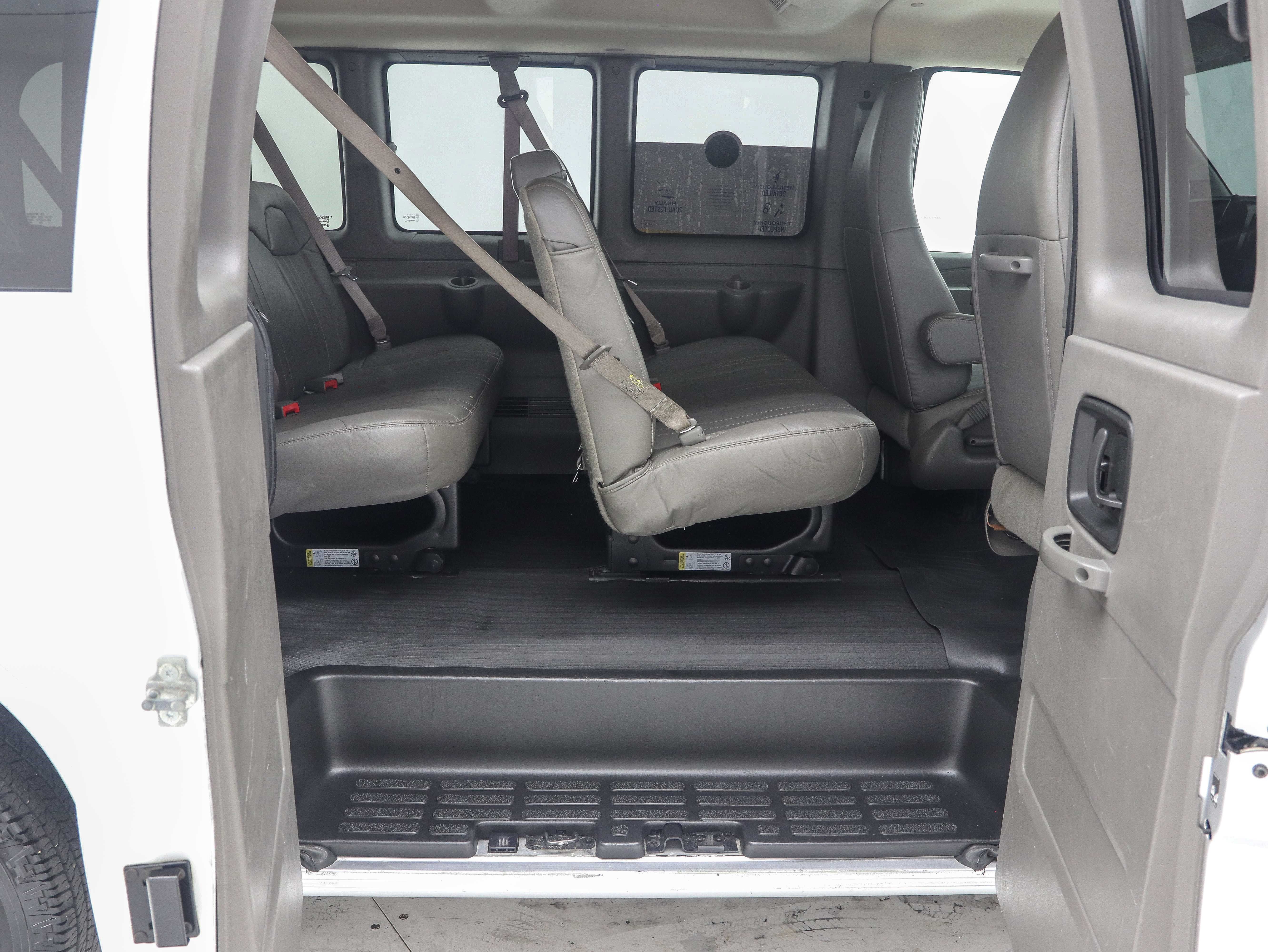 Used 2018 Chevrolet Express 2500 LS w/ Driver Convenience Package RWD image 13
