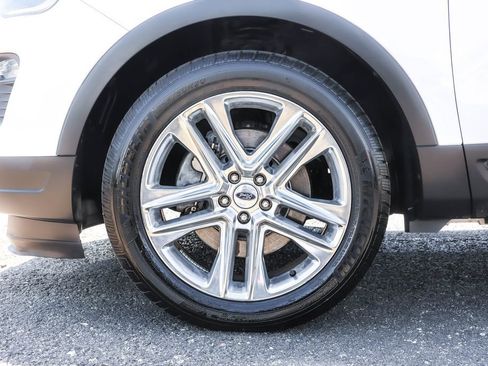 Used 2018 Ford Explorer XLT w/ Equipment Group 202A AWD/4WD image 20