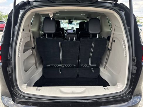 Certified 2023 Chrysler Pacifica Touring-L FWD image 33