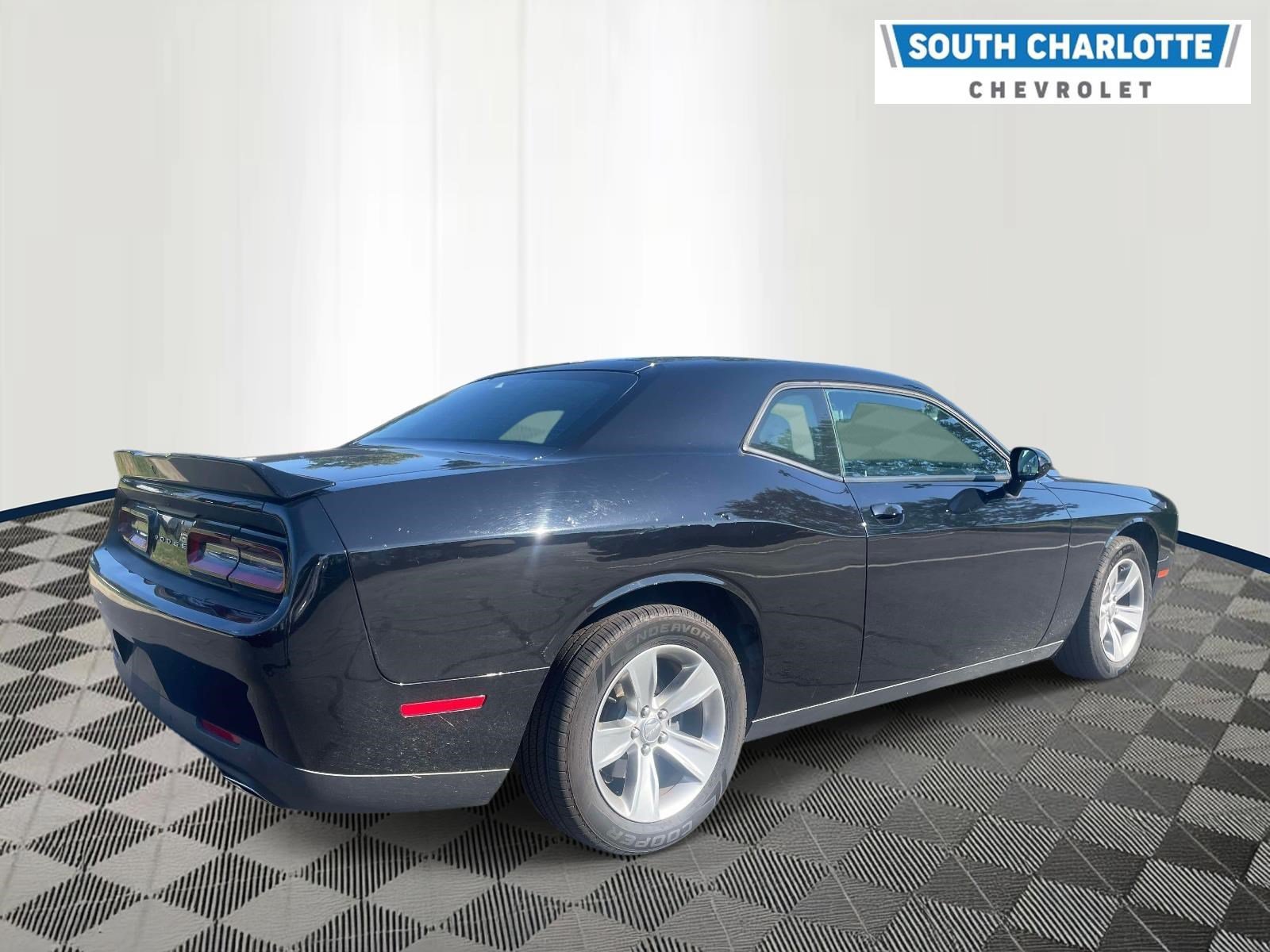 Used 2020 Dodge Challenger SXT w/ Driver Convenience Group RWD image 4