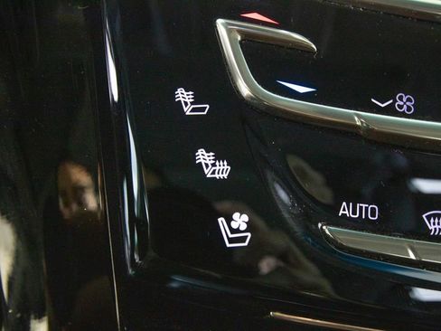 Used 2019 Cadillac Escalade ESV Luxury image 28