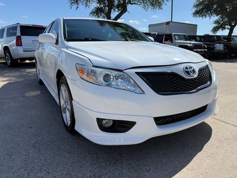 Used 2011 Toyota Camry SE FWD image 1