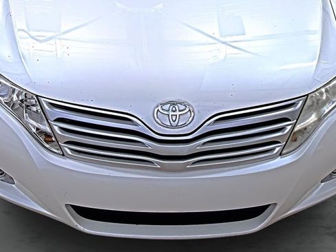 Used 2011 Toyota Venza image 16