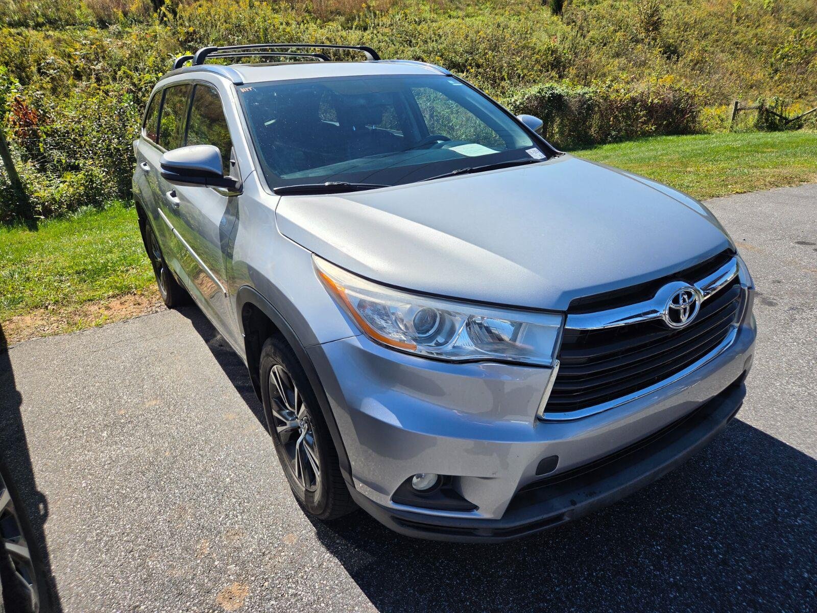Used 2016 Toyota Highlander XLE AWD/4WD image 3