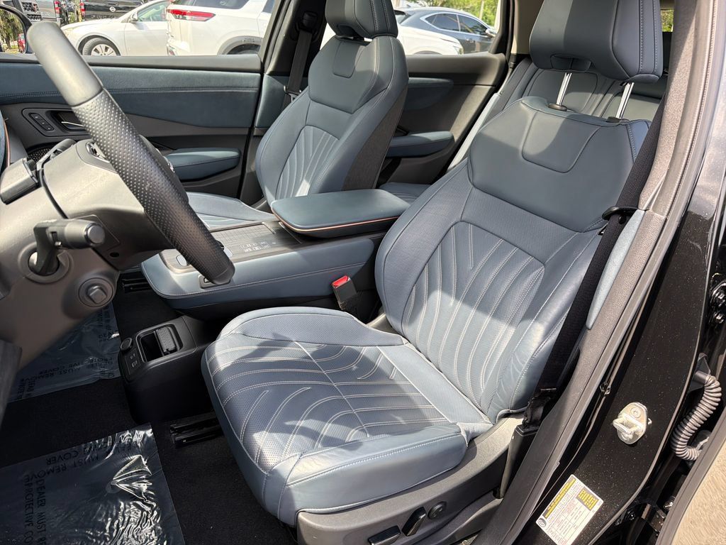Used 2024 Nissan Ariya AWD image 33