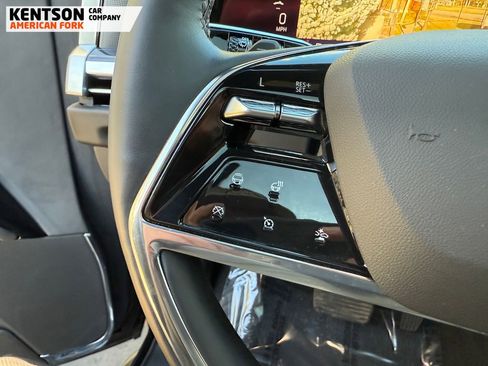 Used 2025 Cadillac Escalade ESV Sport image 22