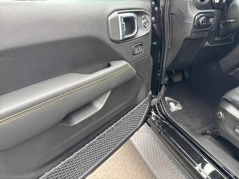 New 2025 Jeep Gladiator Sport image 16