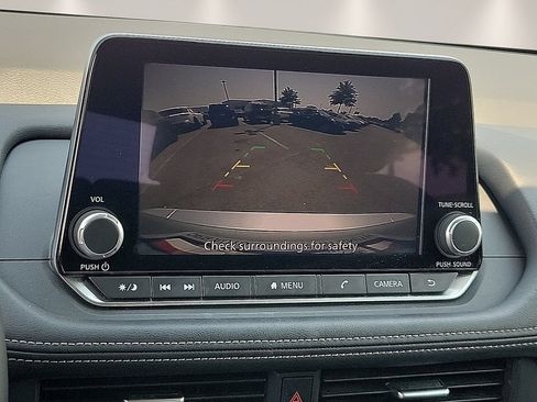 Used 2025 Nissan Rogue SV FWD image 16