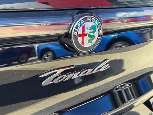 Certified 2025 Alfa Romeo Tonale w/ Premium Package AWD/4WD image 9