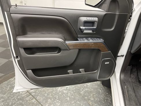 Used 2017 GMC Sierra 1500 Denali w/ Denali Ultimate Package AWD/4WD image 9