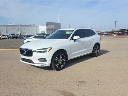 Used 2018 Volvo XC60 T6 Momentum w/ Advanced Package image 2