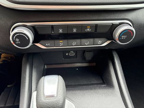Used 2024 Nissan Altima 2.5 S FWD image 28