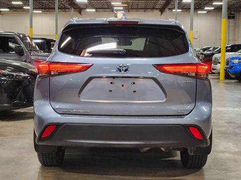 Used 2022 Toyota Highlander XLE AWD/4WD image 10