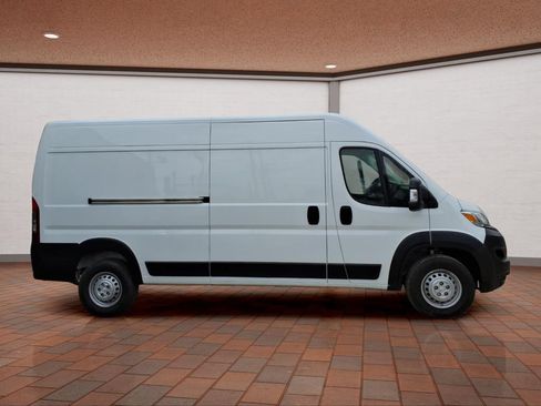 Used 2024 RAM ProMaster 2500 w/ Convenience Group FWD image 8