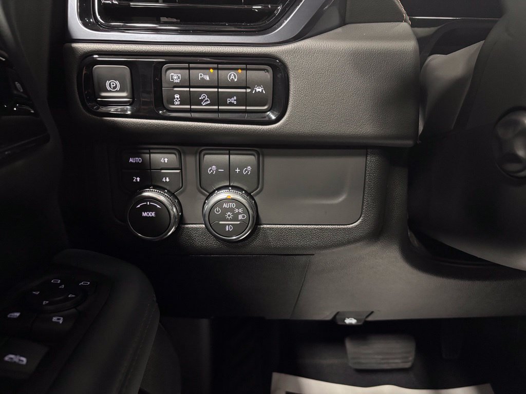Used 2026 GMC Yukon XL AT4 w/ AT4 Premium Package AWD/4WD image 17