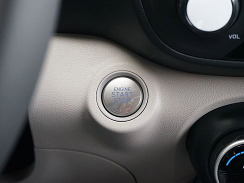 Certified 2025 Hyundai Venue SEL image 16